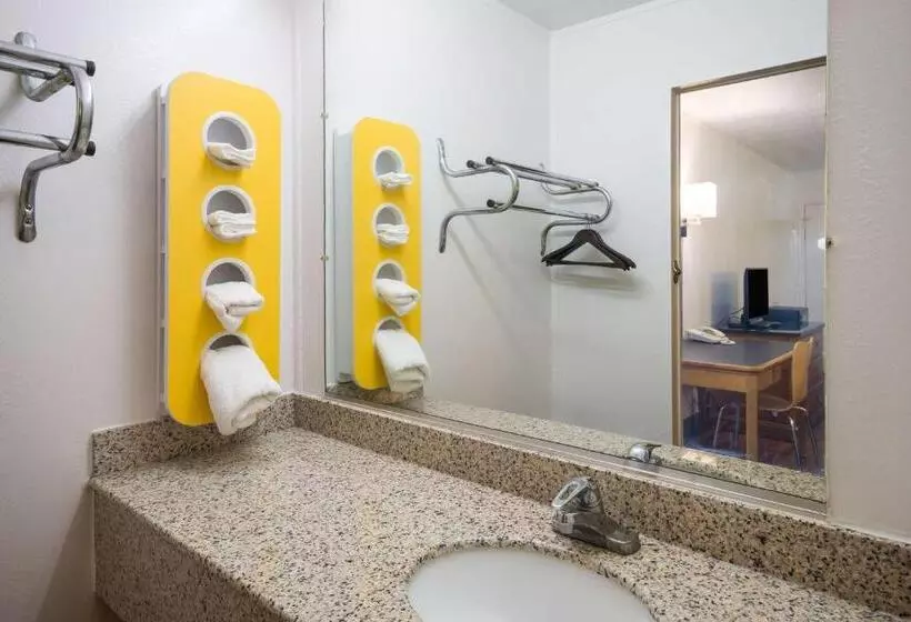 キングサイズベッドのデラックスルーム, Motel 6 Parkersburg, Wv