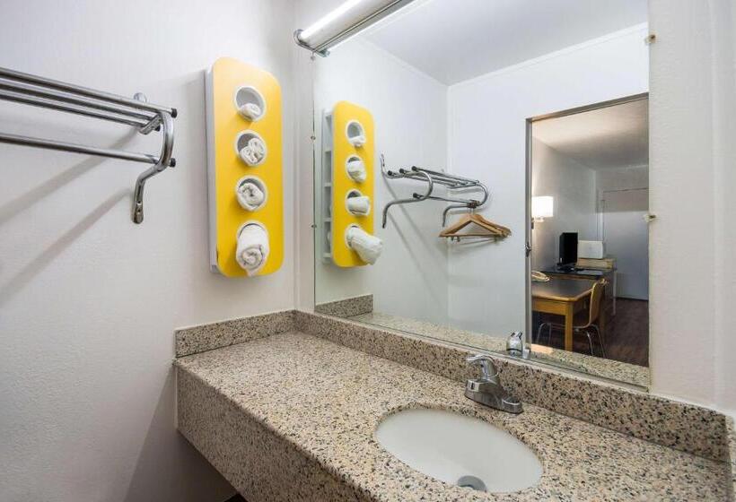 غرفة ديلوكس, Motel 6 Parkersburg, Wv