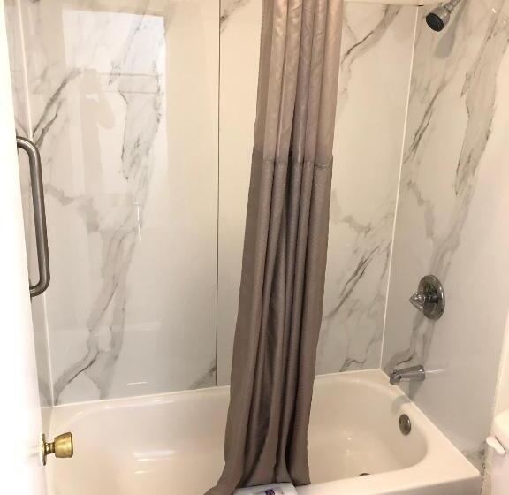 غرفة ديلوكس سرير كينج, Motel 6 Parkersburg, Wv