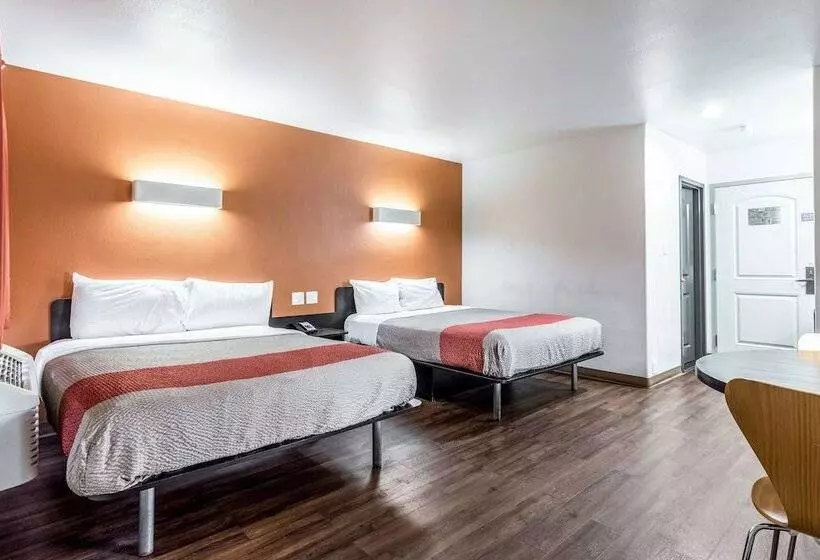 اتاق دلوکس مخصوص معلولین, Motel 6oceanside, Ca, Marina