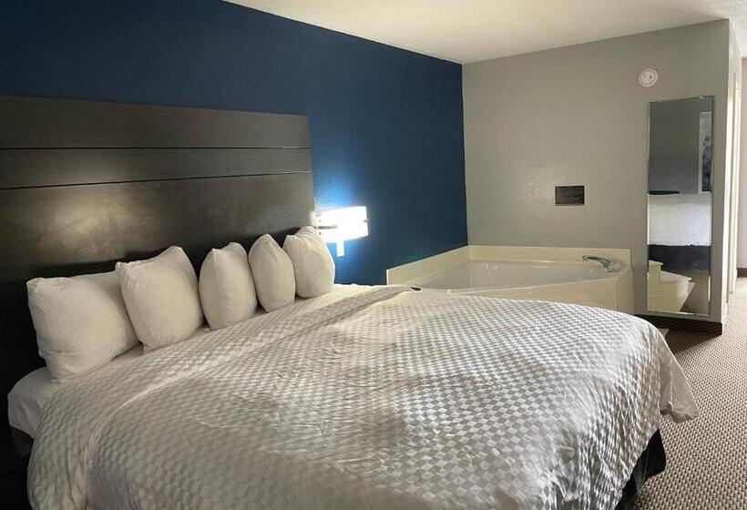 스위트 킹사이즈 침대, Clairmont Inn & Suites Warren