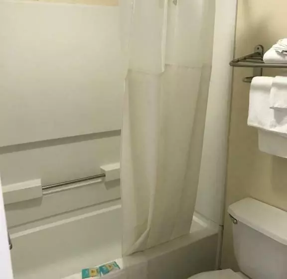 スタンダードルーム, Clairmont Inn & Suites   Warren