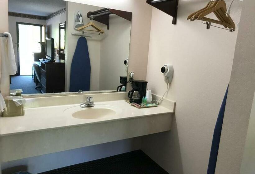 스탠다드 룸, Clairmont Inn & Suites Warren