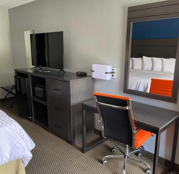 스위트 킹사이즈 침대, Clairmont Inn & Suites Warren