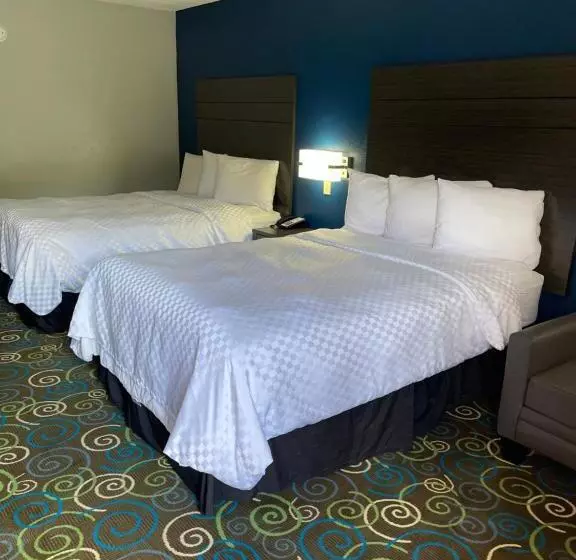 スイート, Clairmont Inn & Suites   Warren