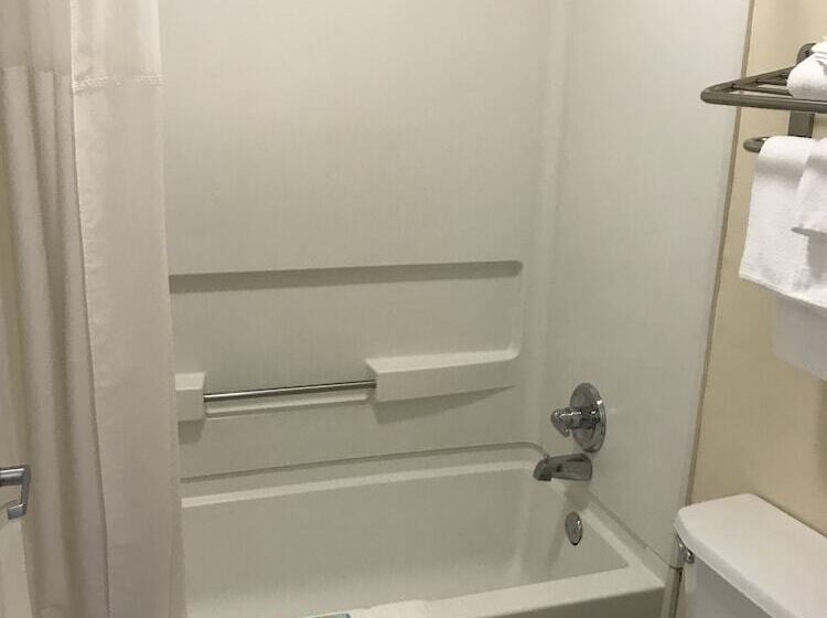 스탠다드 룸, Clairmont Inn & Suites Warren