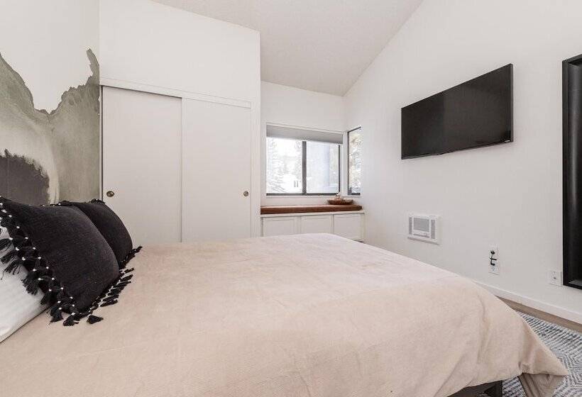 침실 3개 아파트, Crestview B44