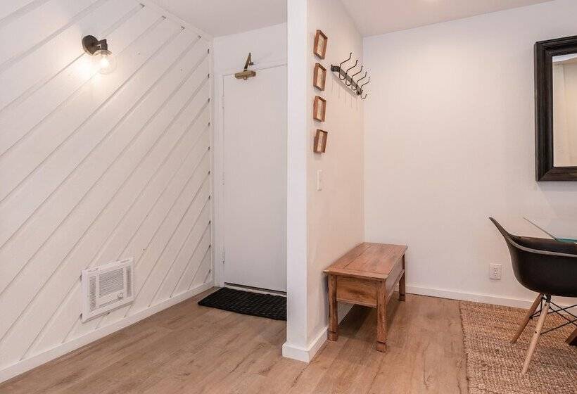 침실 3개 아파트, Crestview B44