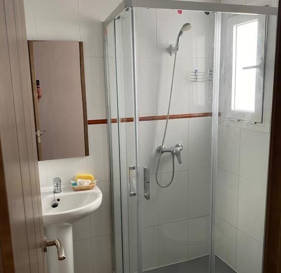 غرفة قياسية فردية, La Escapada