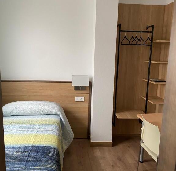 غرفة قياسية فردية, La Escapada