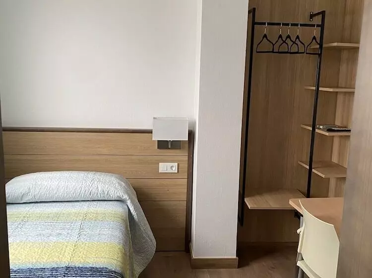 اتاق استاندارد یک نفره, La Escapada