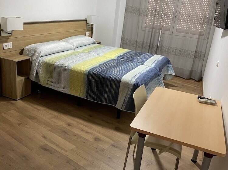 غرفة قياسية, La Escapada