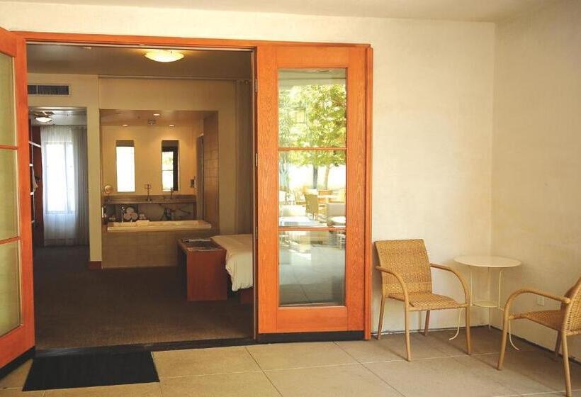 غرفة ديلوكس سرير كينج, Casa 425 + Lounge, A Four Sisters Inn