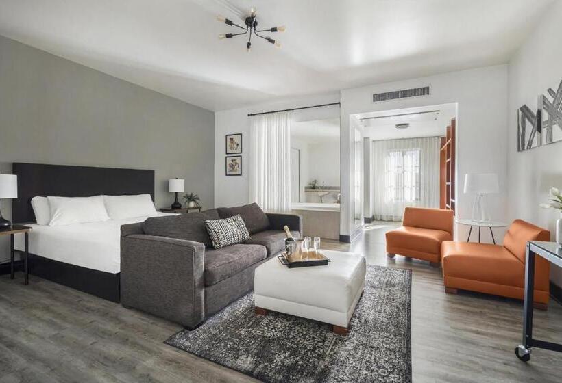 غرفة ديلوكس سرير كينج, Casa 425 + Lounge, A Four Sisters Inn