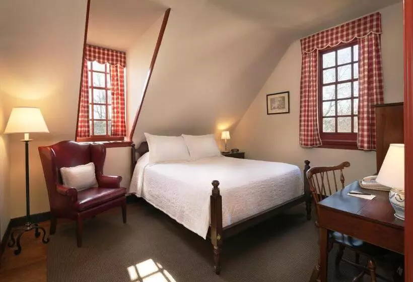 スタンダードルーム, Colonial Houses, An Official Colonial Williamsburg