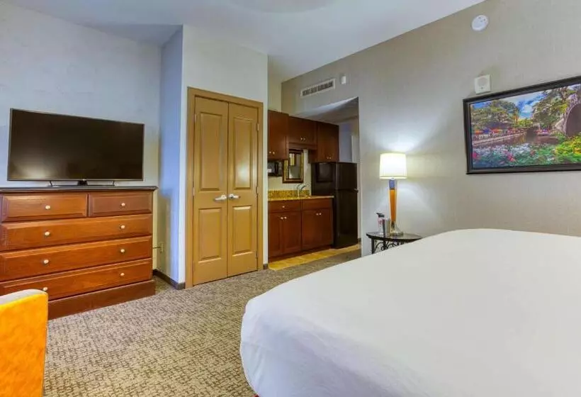 キングサイズベッドのデラックスルーム, Drury Plaza Hotel San Antonio Riverwalk