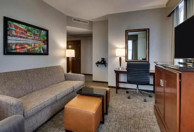 スイート, Drury Plaza Hotel San Antonio Riverwalk