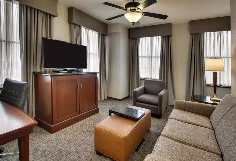 スイート, Drury Plaza Hotel San Antonio Riverwalk