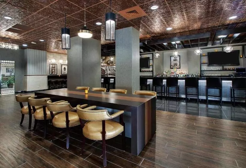 キングサイズベッドのスイートルーム, Drury Plaza Hotel San Antonio Riverwalk