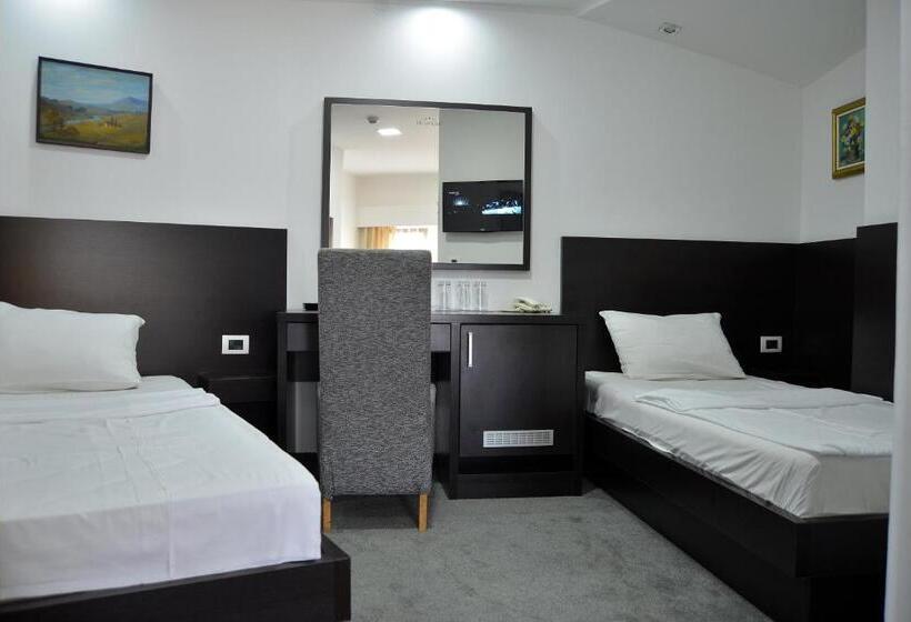 اتاق استاندارد سه نفره, Golf