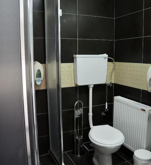 آپارتمان خانوادگی, Golf