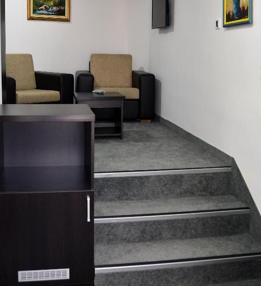 آپارتمان خانوادگی, Golf