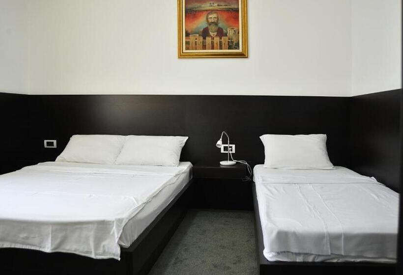 آپارتمان خانوادگی, Golf