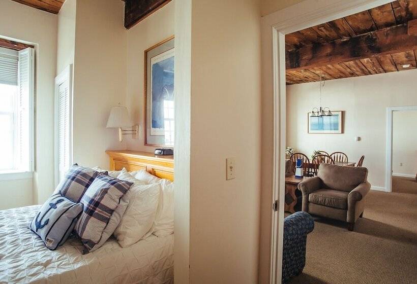 סוויטה, Newport Bay Club And