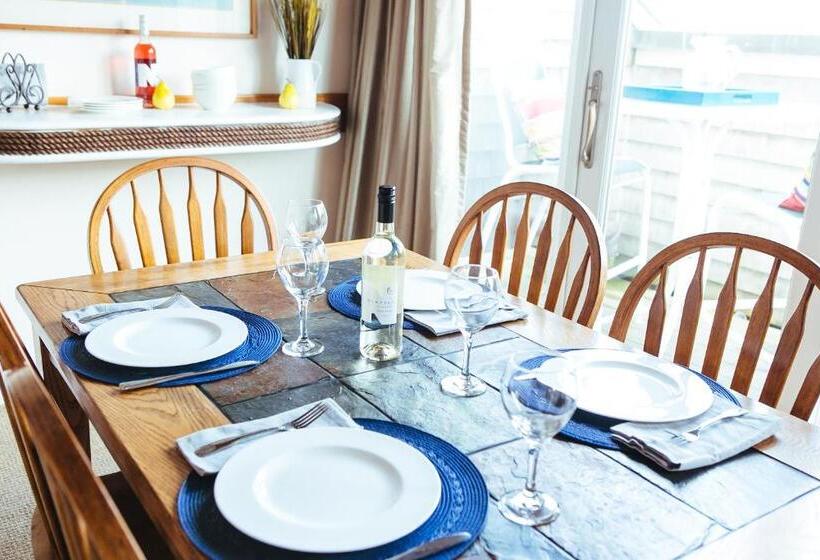 בית, 2 חדרי שינה, Newport Bay Club And