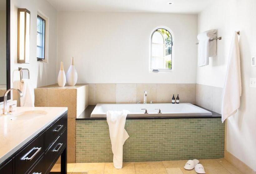 디럭스 룸 킹사이즈 침대, North Block