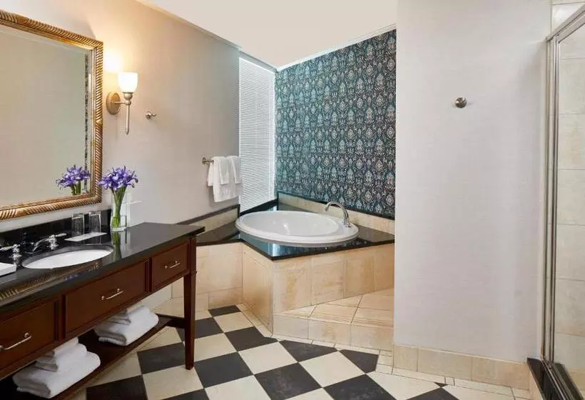 キングサイズベッドのスタンダードルーム, The Battle House Renaissance Mobile Hotel & Spa