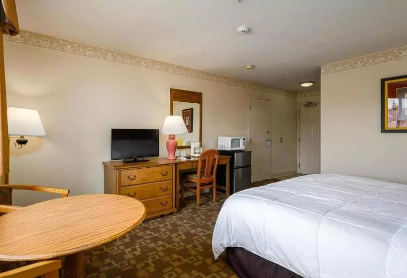 キングサイズベッドのスタンダードルーム, Three Rivers Inn Sedro Woolley