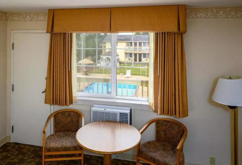 キングサイズベッドのスタンダードルーム, Three Rivers Inn Sedro Woolley