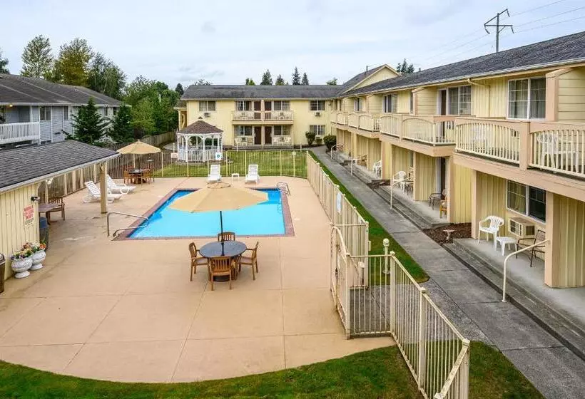 キングサイズベッドのスタンダードルーム, Three Rivers Inn Sedro Woolley