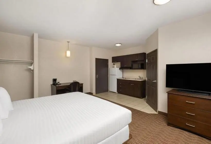 キングサイズベッドのスタンダードルーム, Travelodge Suites by Wyndham Estevan