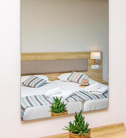 带海景的高档三人间, Theo Star Beach