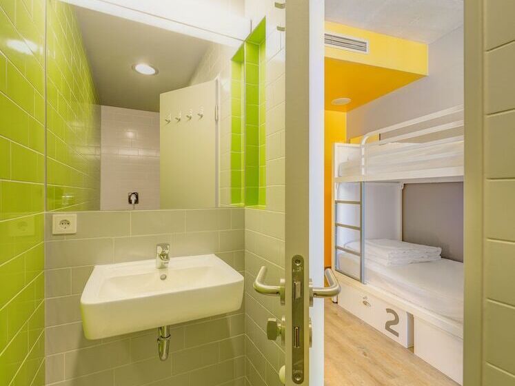 تختخواب در اتاق مشترک, Generator Berlin Mitte