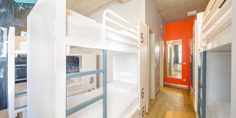 تختخواب در اتاق مشترک, Generator Berlin Mitte