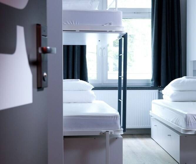 تختخواب در اتاق مشترک, Generator Berlin Mitte