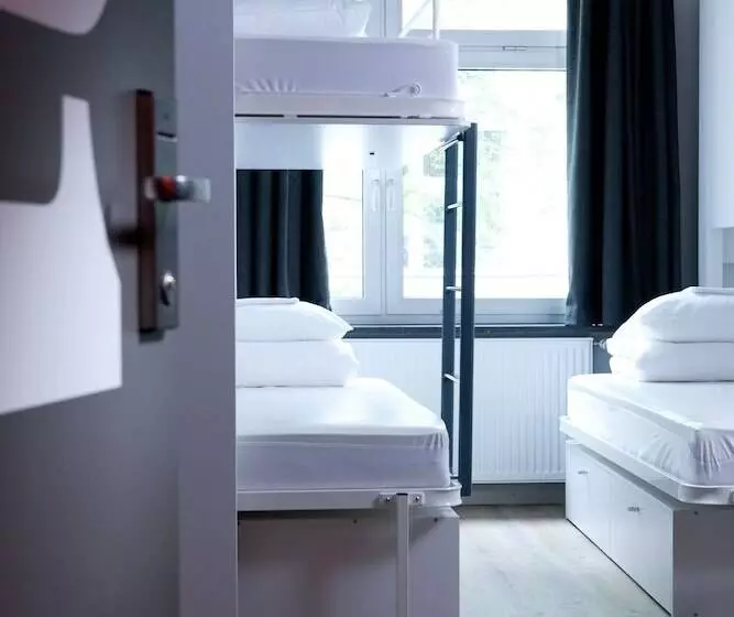 تختخواب در اتاق مشترک, Generator Berlin Mitte