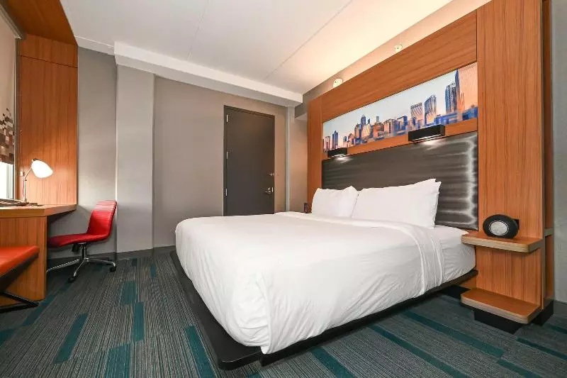 キングサイズベッドのスタンダードルーム, Aloft Charlotte City Center