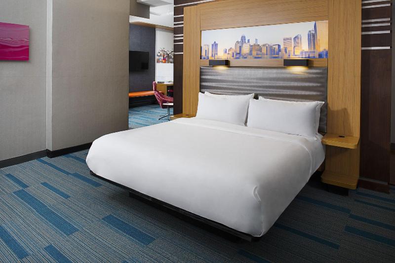 带大床的套房, Aloft Charlotte City Center
