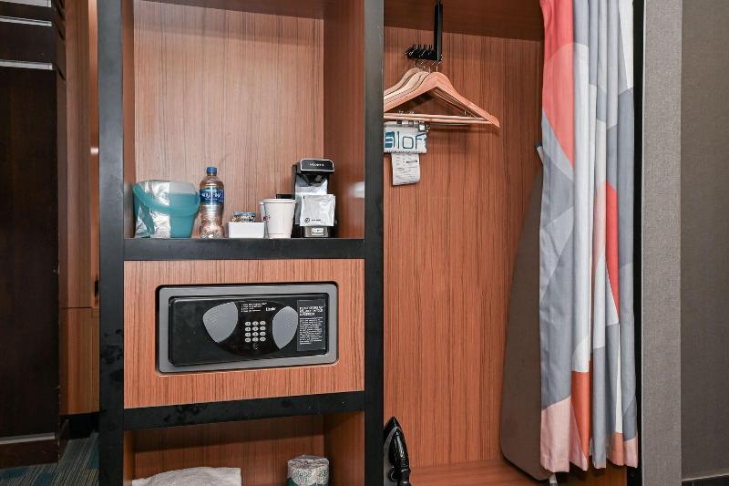 سوئیت با تخت بزرگ, Aloft Charlotte City Center