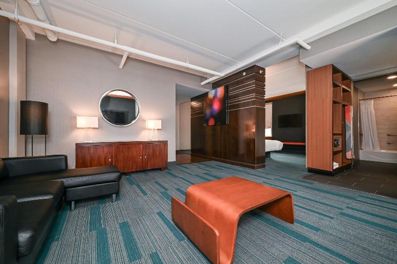 带大床的套房, Aloft Charlotte City Center