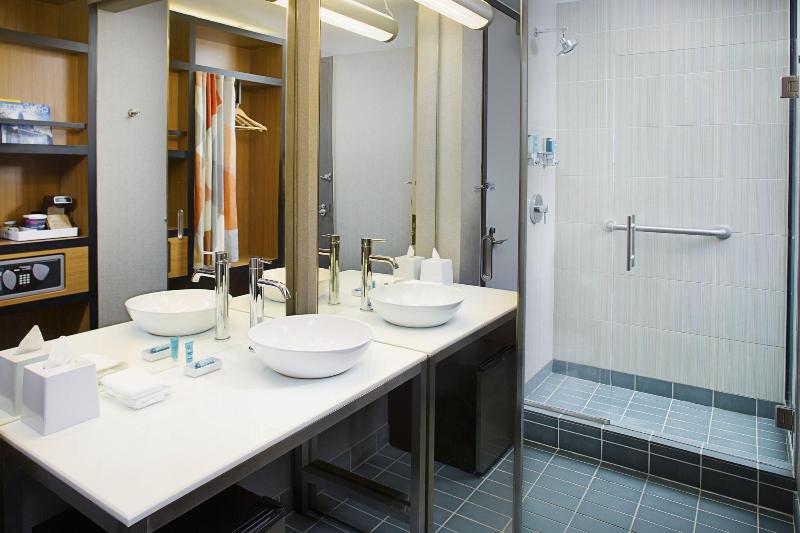 اتاق استاندارد با تخت دو نفره بزرگ, Aloft Charlotte City Center