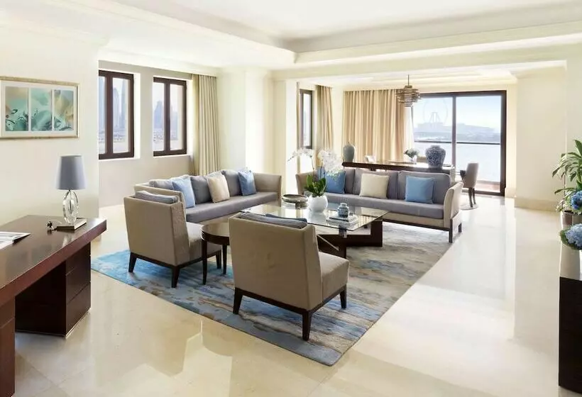 اتاق خانوادگی, Fairmont The Palm