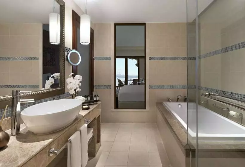 اتاق خانوادگی, Fairmont The Palm