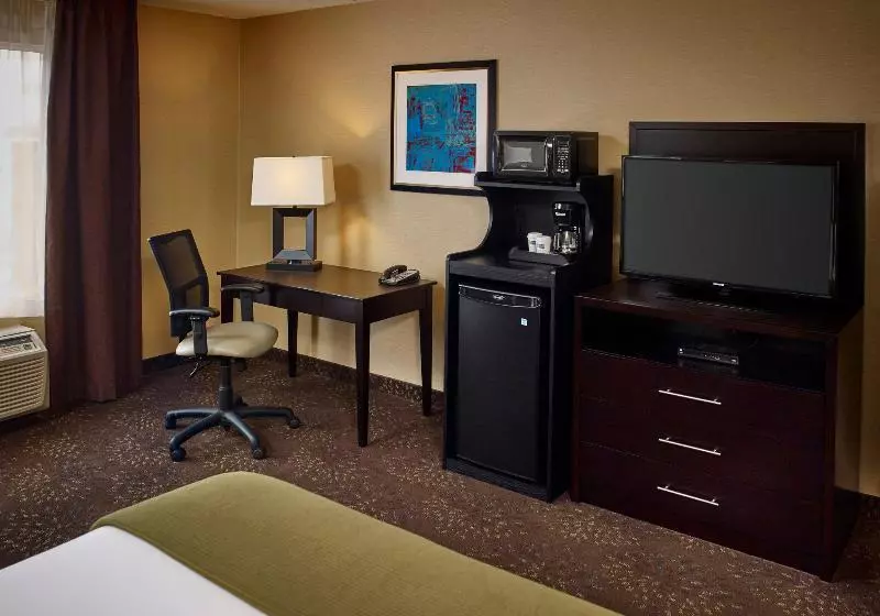 Standard-invahuone King-vuode, Holiday Inn Express And Suites Timmins, An Ihg