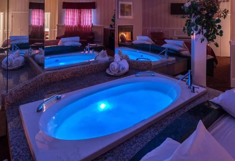 キングサイズベッドのスイートルーム, Inn Of The Dove Romantic Luxury & Business Suites
