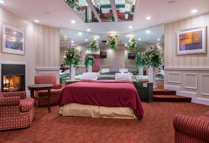 מיטת קינג בסוויטה, Inn Of The Dove Romantic Luxury & Business Suites